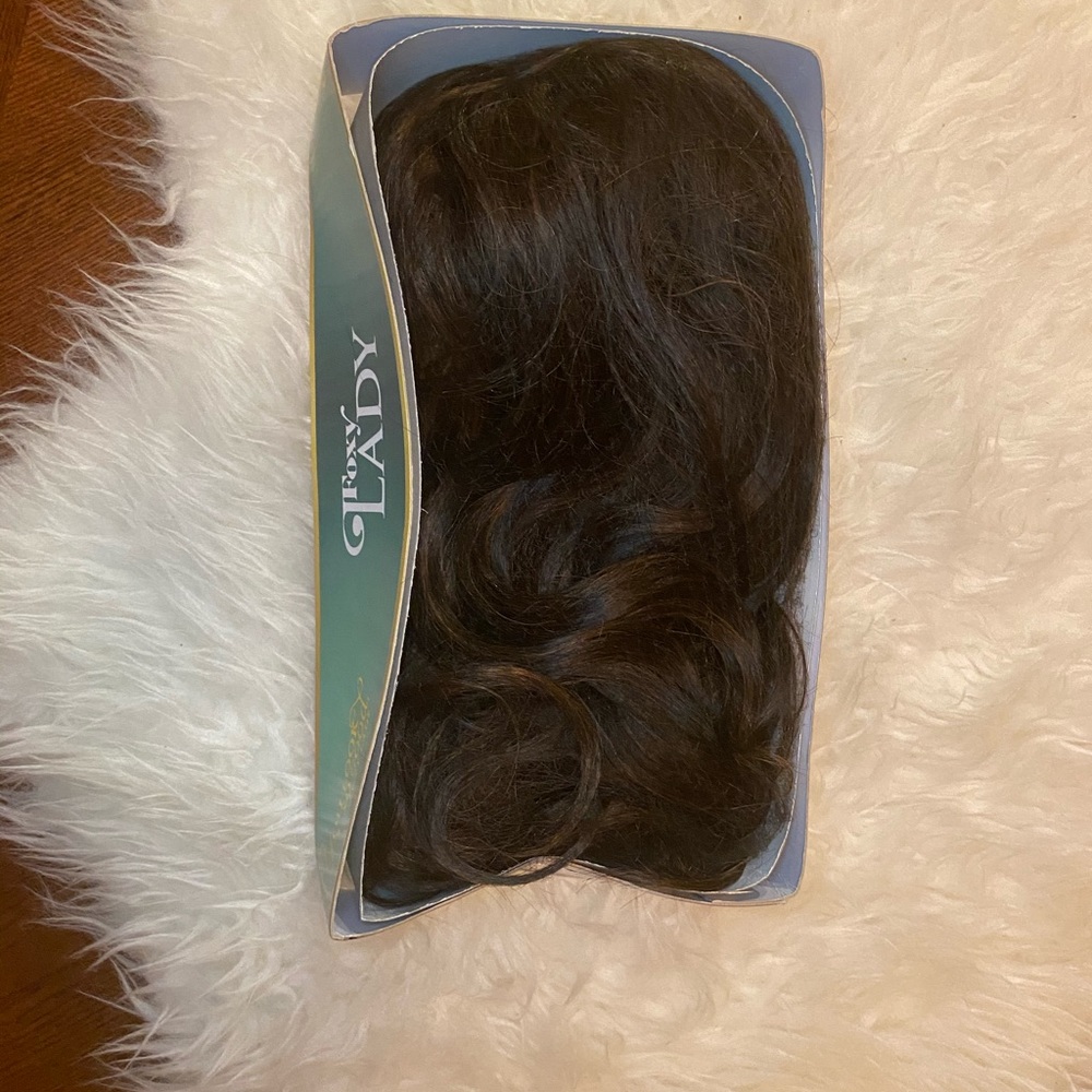 NWT✨ Foxy Lady Dylan Synethic Wavy Wig (F4-27)